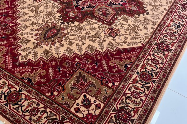 مذاکره با هنر: راهنمایی برای بهترین معامله در خرید فرش ایرانی 6 متری دست‌بافت با در نظر گرفتن قیمت و کیفیت