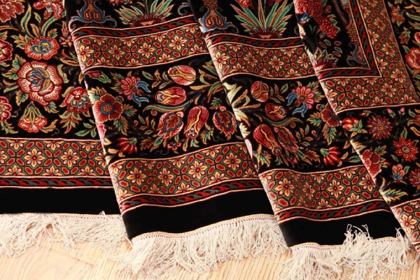 نکات مهم در مذاکره برای بهترین معامله: خرید هوشمند فرش ایرانی به ابعاد 12 متری