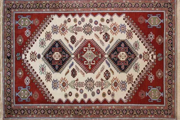 مذاکره با هنر: راهنمایی برای بهترین معامله در خرید و قیمت‌گذاری فرش ایرانی 12 متری دست‌بافت