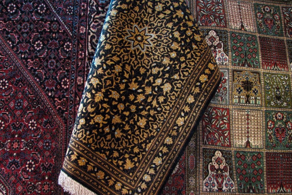 برندهای برجسته: معرفی برندها و تاریخچه‌های آنها در بازار فرش ایرانی 12 متری دست‌بافت