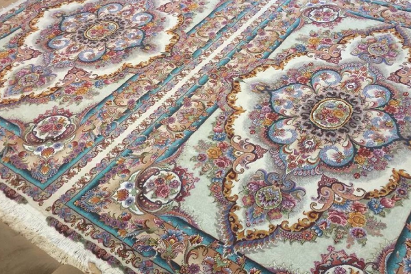 رازهای خرید هوشمند: نکات مهم در انتخاب و قیمت‌گذاری برای فرش ایرانی 12 متری دست‌بافت