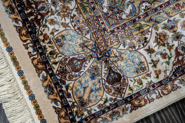  فرش 12متری ایرانی دستبافت با طرح‌های متنوع و جلوه‌ی هنری