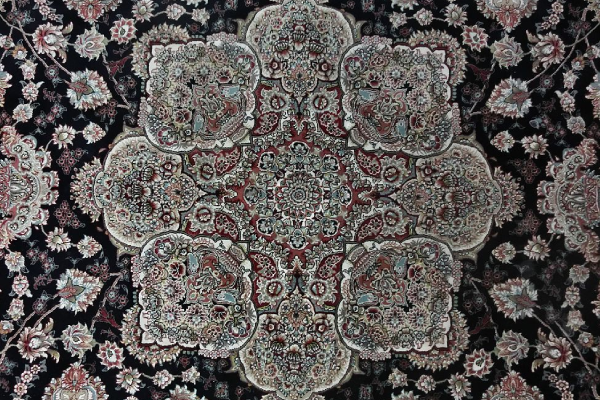 استفاده از هنر و کیفیت: دلایل ارتفاع قیمت فرش دست‌بافته با قدرت جذب بالا