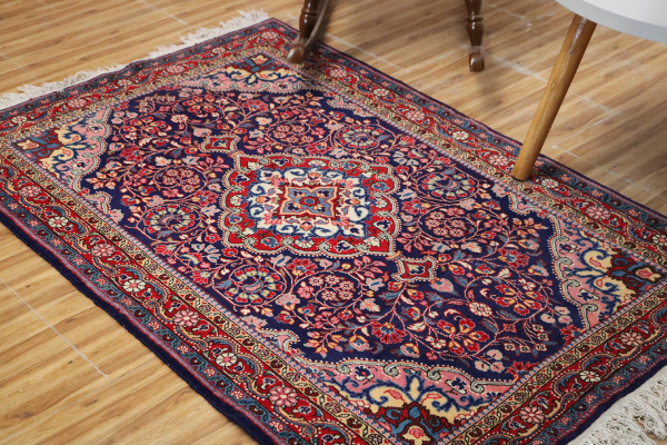 انتخاب صحیح: چگونه اندازه و طراحی فرش موثر بر قیمت آنهاست؟