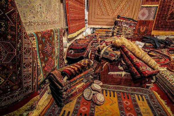 منشأ و محل تولید: نقش منشأ و محل تولید در تعیین قیمت و ارزش فرش دستباف