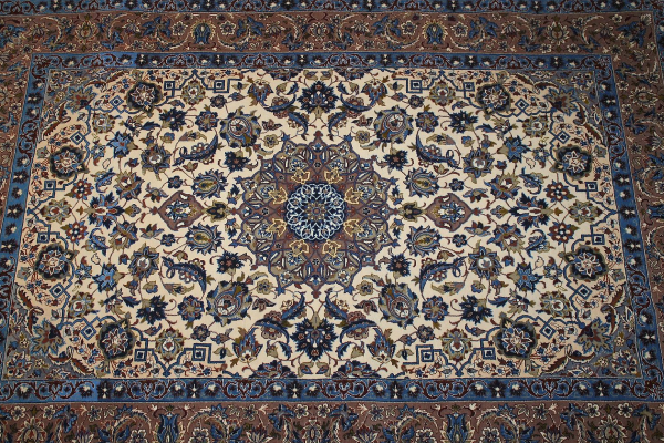 زیبایی در زیر پا: خرید جدیدترین فرش‌های دسباف 6 متری با طراحی‌های جذاب و قیمتی جذاب