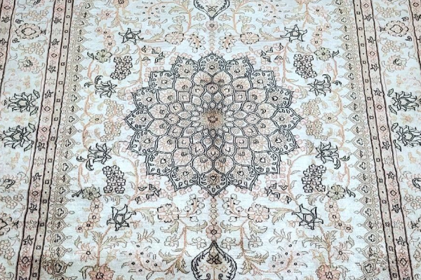 نکات مهم در خرید: آشنایی با عوامل موثر در تعیین قیمت فرش‌های ماشینی