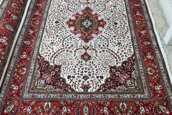 رازهای خرید موفق: چطور با تضمین قیمت به خرید ایده‌آل فرش دست‌باف 6 متری بپردازیم؟