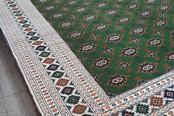 جذابیتی با دوام: چرا خرید فرش دسباف 12 متری ایرانی بهترین انتخاب برای خانه شماست؟